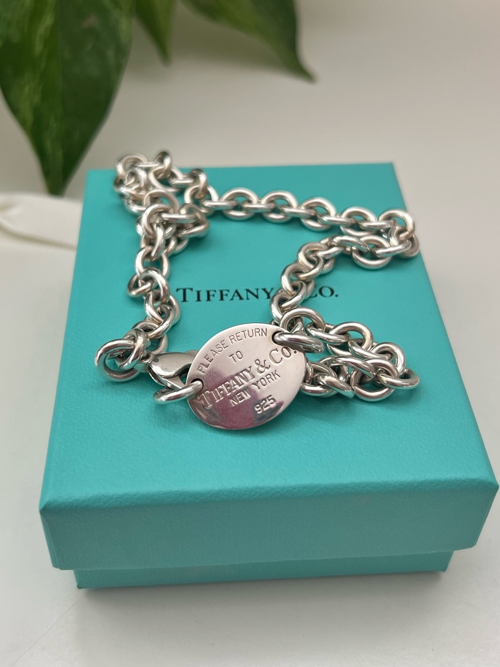 Authentic Tiffany & Co. Return to Tiffany 925 Sterling Silver Oval Tag Choker